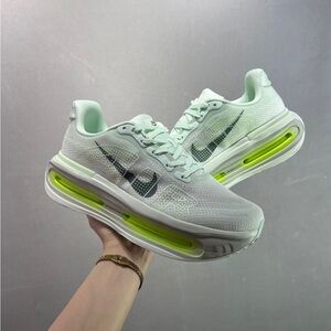 Nike  Vomero premium Sneakers